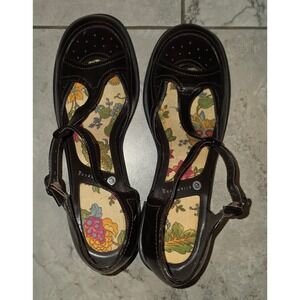 Ellemenno 'Dixie' Vtg Burgundy‎ Brown T-Strap Block Heels Perforated 90s
Retro